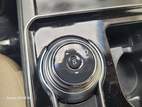 Used 2020 Ford Edge SE image 18