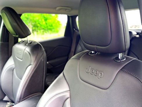 Used 2022 Jeep Cherokee Latitude Lux FWD image 11