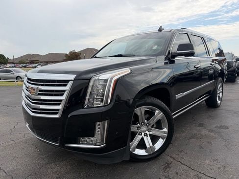 Used 2018 Cadillac Escalade ESV Platinum AWD/4WD image 2