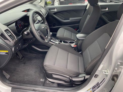 Used 2018 Kia Forte LX w/ LX Rear Camera Package image 9