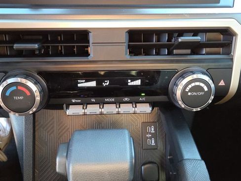 Used 2025 Toyota Tacoma SR5 AWD/4WD image 23