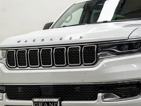 Used 2024 Jeep Wagoneer L Series II w/ Flexible Seating Group AWD/4WD image 2