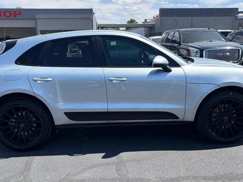 Used 2016 Porsche Macan S w/ Infotainment Package AWD/4WD image 6