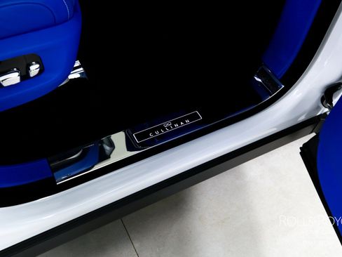 Used 2024 Rolls-Royce Cullinan Black Badge image 38