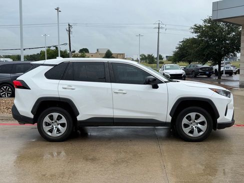 Used 2022 Toyota RAV4 LE FWD image 7