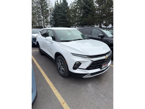 Used 2023 Chevrolet Blazer LT w/ Driver Confidence Package image 2
