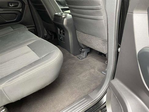 Used 2018 Nissan Titan SV w/ SV Convenience Package image 70