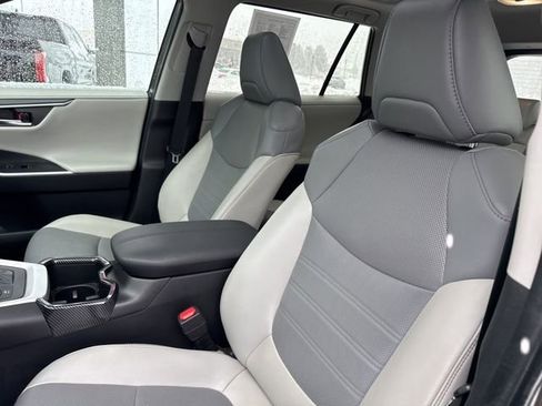 Used 2022 Toyota RAV4 Limited image 24