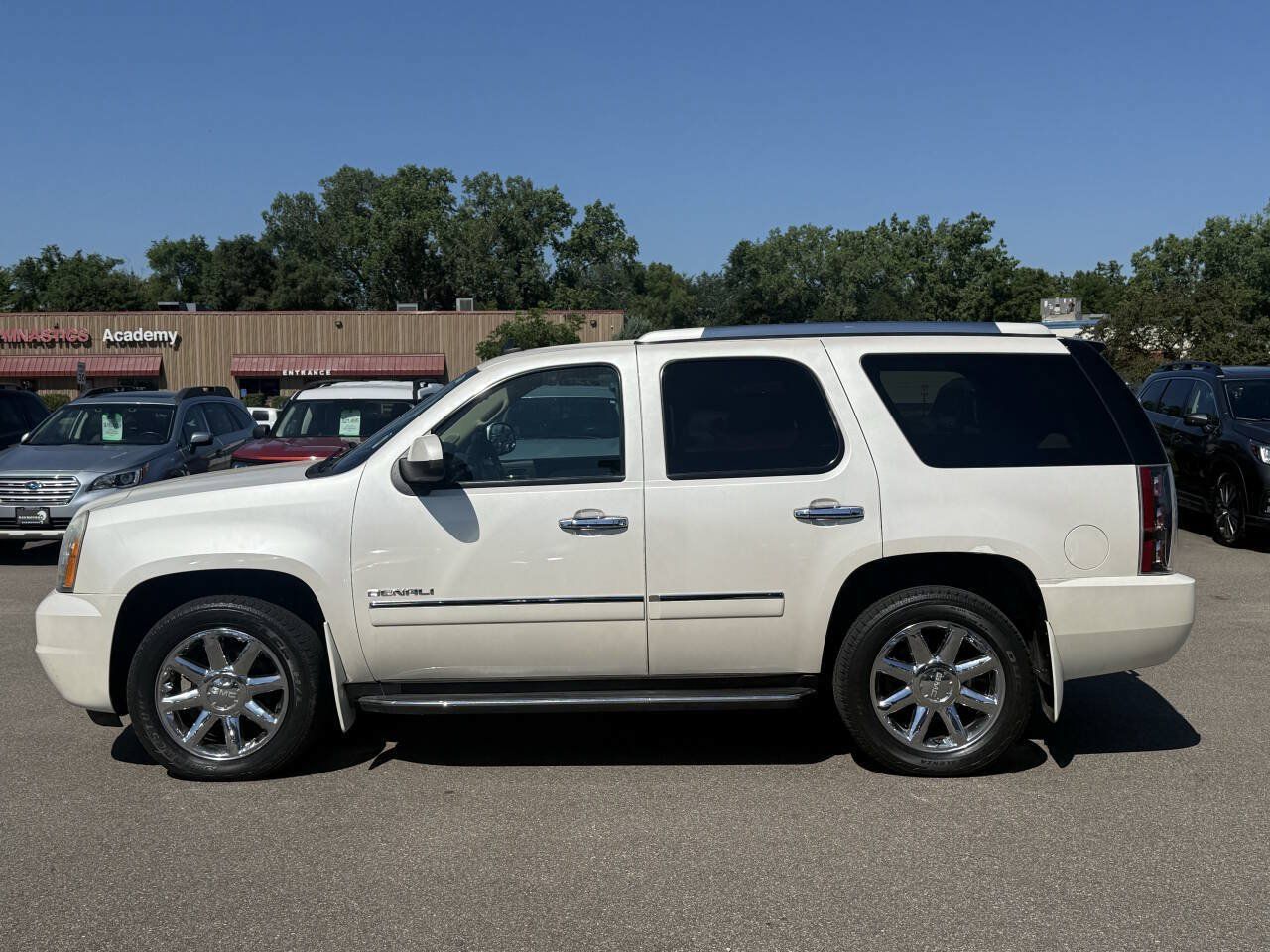 Used 2012 GMC Yukon Denali AWD/4WD image 8