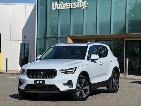 Certified 2024 Volvo XC40 B5 Plus w/ Climate Package AWD/4WD image 1
