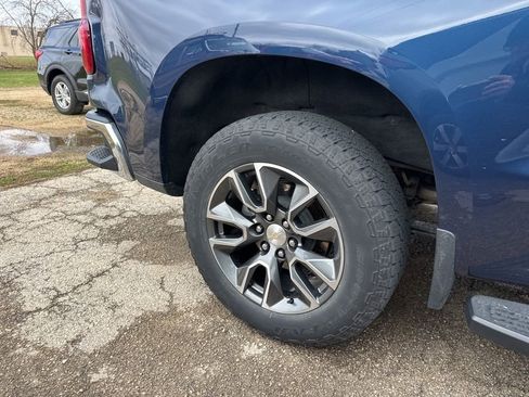 Used 2023 Chevrolet Silverado 1500 LT AWD/4WD image 9