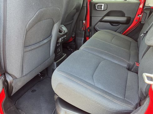 Used 2024 Jeep Wrangler Unlimited Sahara AWD/4WD image 11