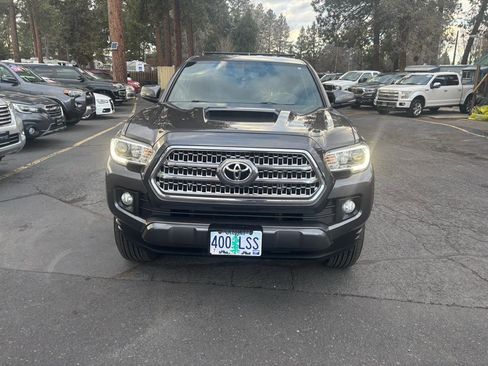 Used 2016 Toyota Tacoma TRD Sport w/ Towing Package image 7