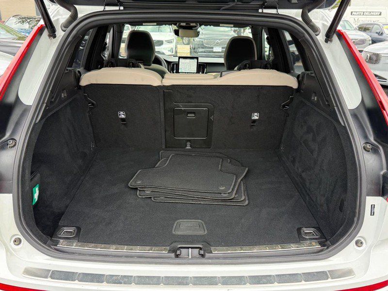 Used 2026 Volvo XC60 B5 Plus AWD/4WD image 5