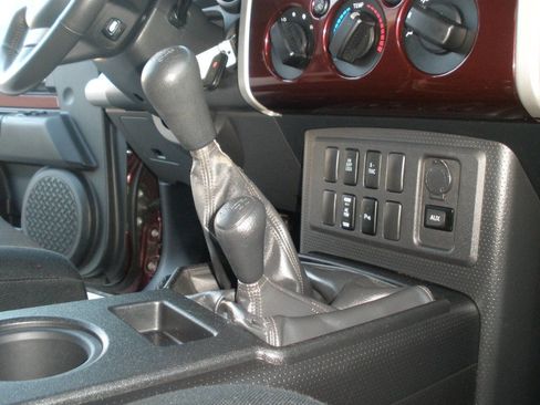 Used 2007 Toyota FJ Cruiser Base 4dr SUV 4WD (4L V6 6M) image 36