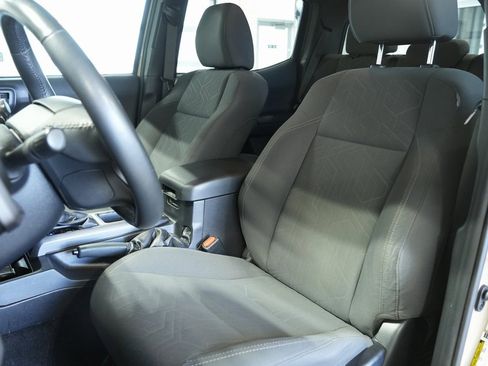 Used 2019 Toyota Tacoma TRD Off-Road w/ Technology Package image 21