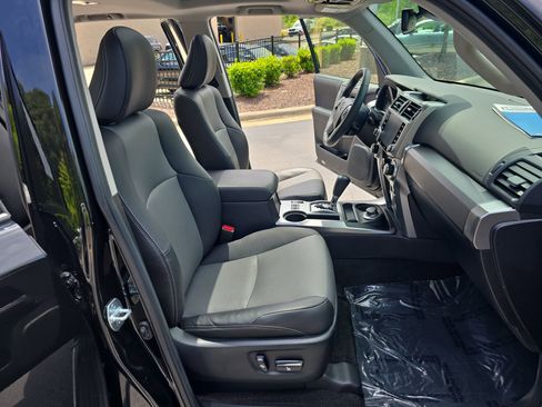 Used 2021 Toyota 4Runner SR5 Premium w/ Moonroof Package AWD/4WD image 10