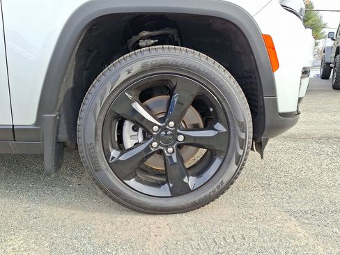 New 2025 Jeep Grand Cherokee L Limited w/ Black Appearance Package image 9