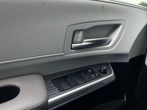 Used 2025 Toyota Sienna XLE image 23