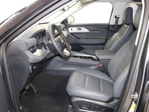 New 2026 Ford Explorer Active RWD image 22