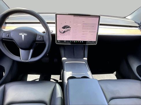 Used 2023 Tesla Model Y AWD image 13