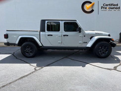 Certified 2023 Jeep Gladiator Sport AWD/4WD image 11