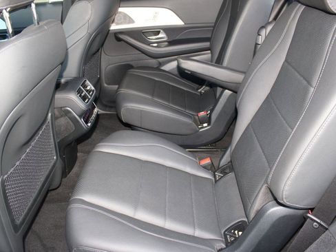 Used 2025 Mercedes-Benz GLS 450 4MATIC image 31