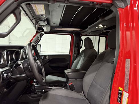 Used 2022 Jeep Wrangler Unlimited Sport image 16