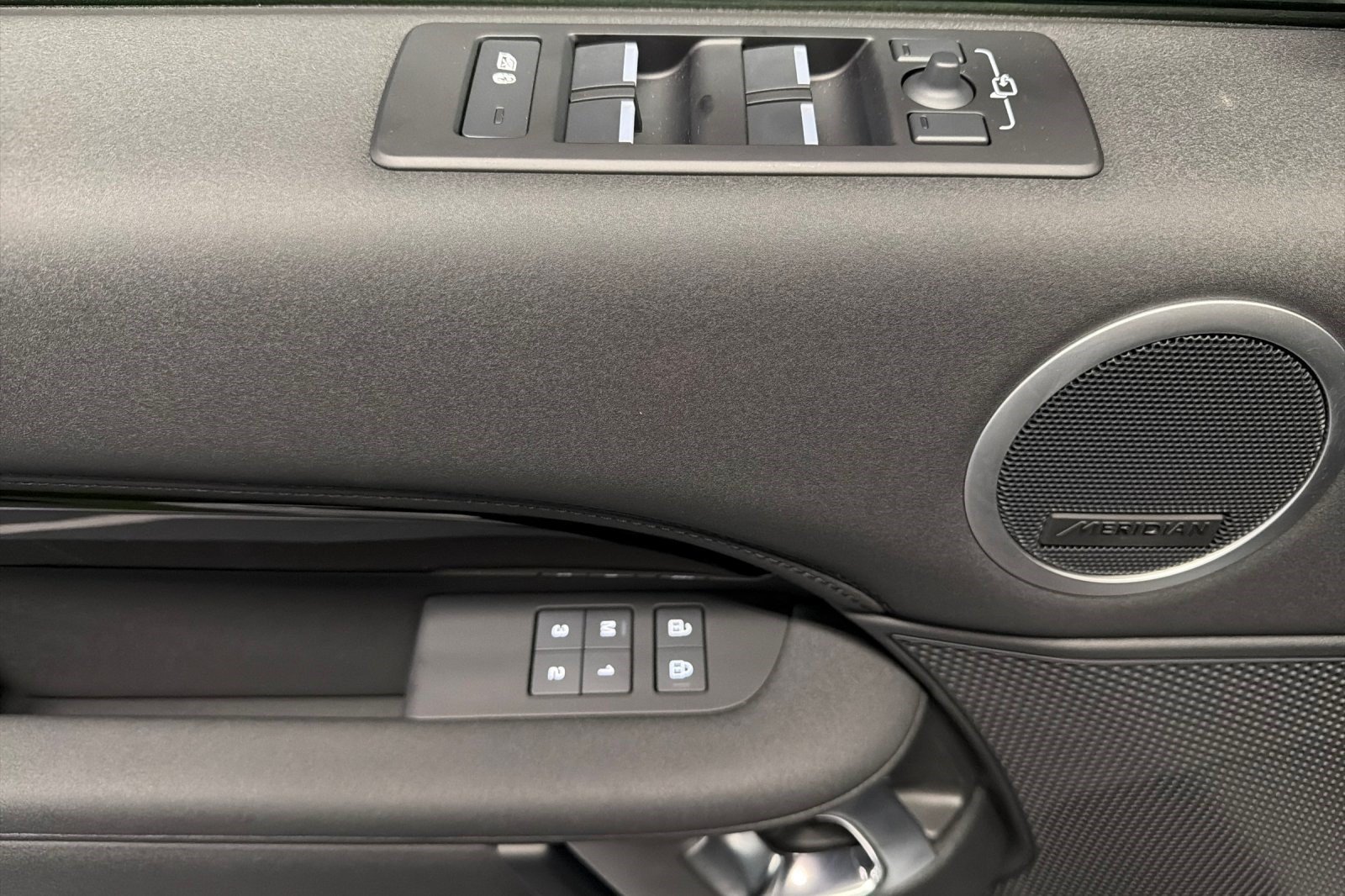 New 2026 Land Rover Discovery S AWD/4WD image 14
