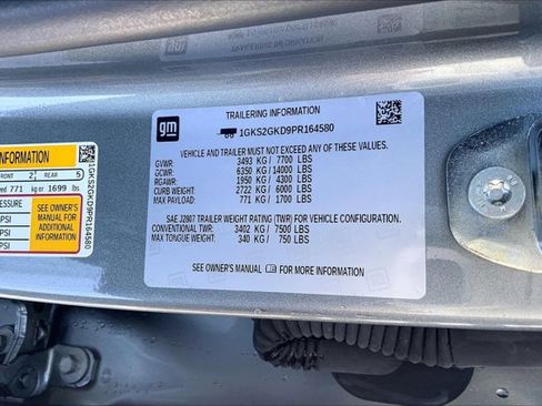 Used 2023 GMC Yukon XL SLT image 34