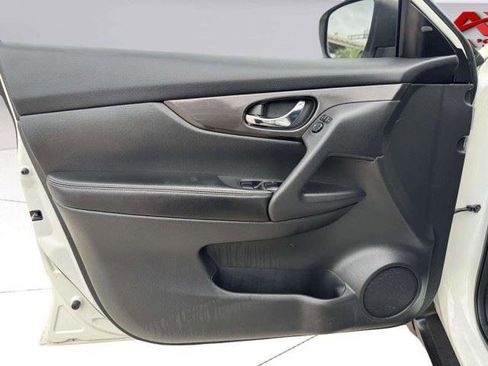 Used 2019 Nissan Rogue SV FWD image 20