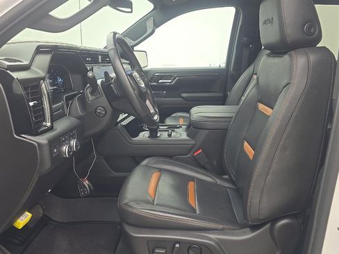 Used 2024 GMC Sierra 1500 AT4 w/ AT4 Preferred Package AWD/4WD image 4