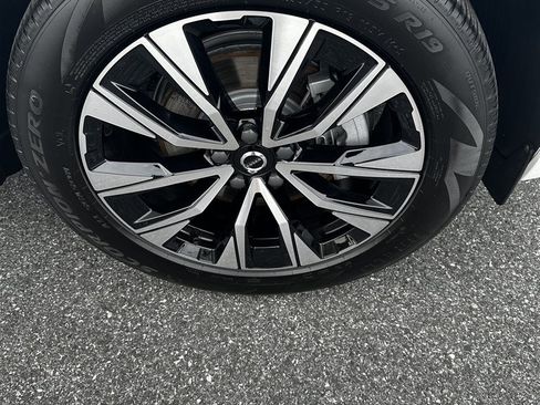 Used 2023 Volvo XC60 B5 Plus w/ Protection Package Premier AWD/4WD image 38