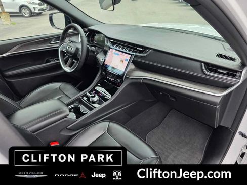 Certified 2025 Jeep Grand Cherokee Limited AWD/4WD image 16