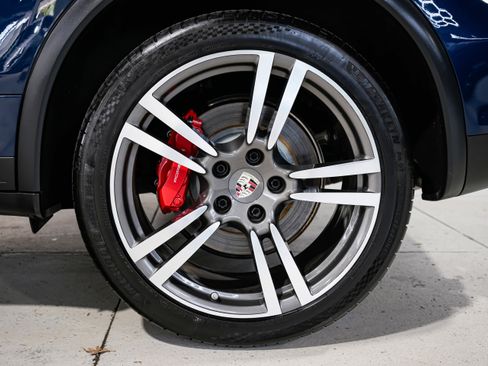 Used 2012 Porsche Cayenne Turbo image 51