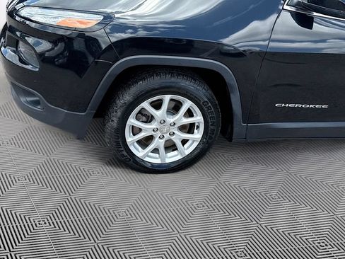 Used 2016 Jeep Cherokee Latitude w/ Safety/Convenience Group FWD image 35
