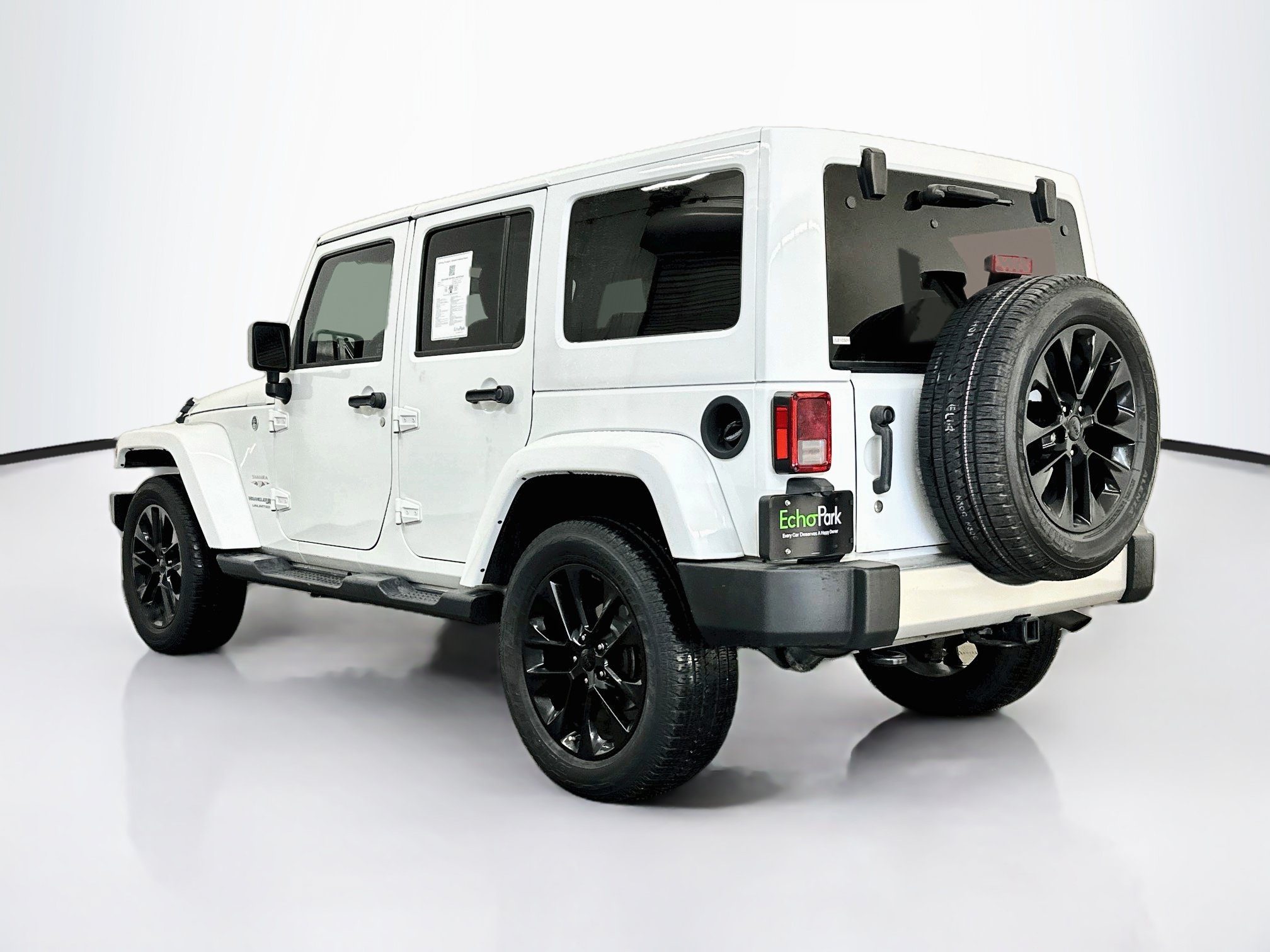 Used 2018 Jeep Wrangler Unlimited Sahara w/ Connectivity Group AWD/4WD image 5