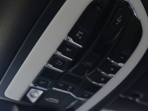 Certified 2026 Porsche Macan AWD/4WD image 22