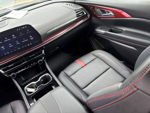 Used 2025 Chevrolet Traverse RS AWD/4WD image 20
