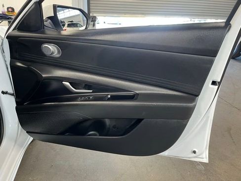 Used 2024 Hyundai Elantra SEL FWD image 12