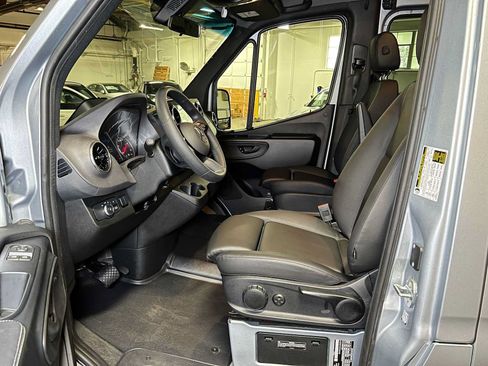 Used 2025 Mercedes-Benz Sprinter 2500 image 22