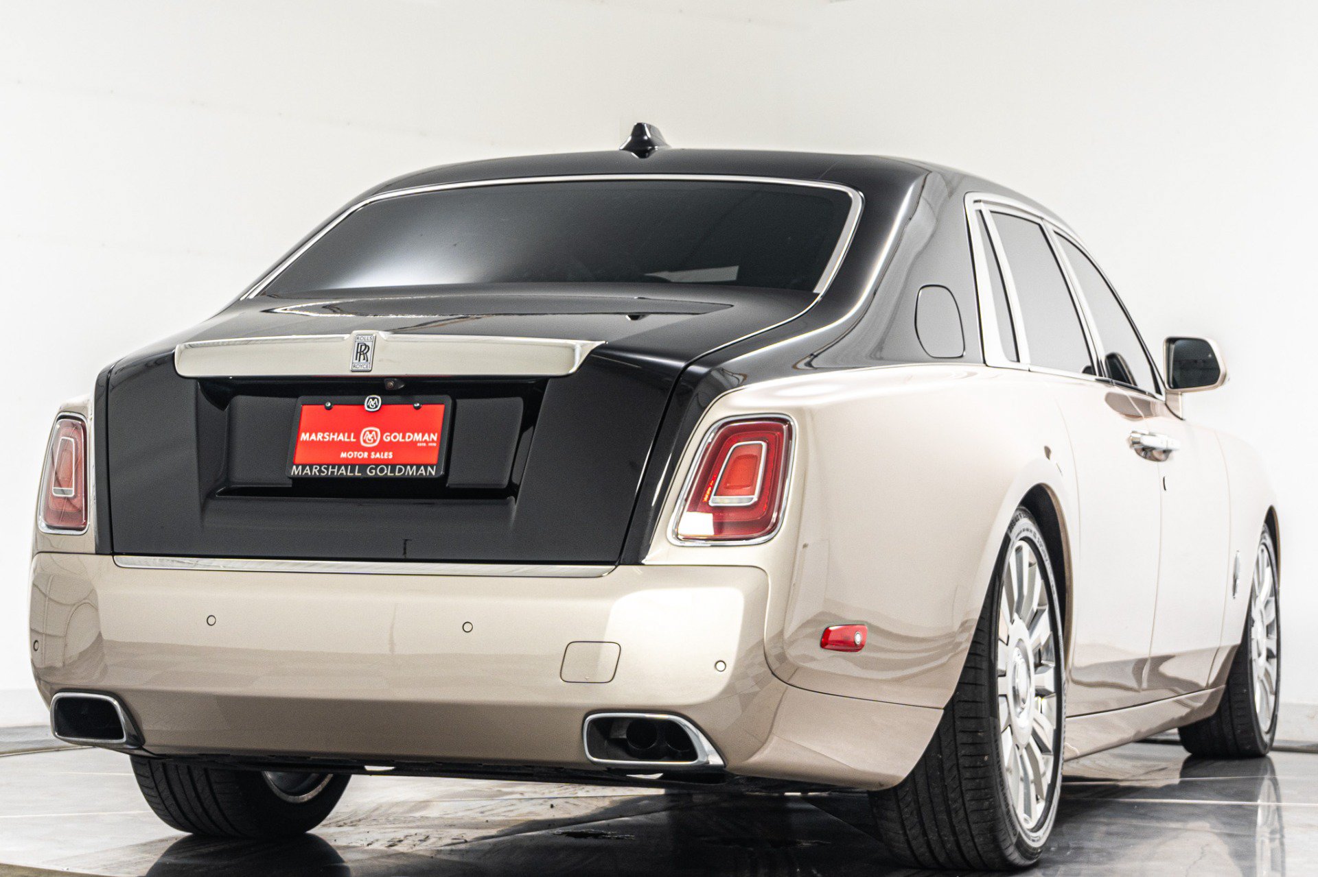Used 2019 Rolls-Royce Phantom Sedan RWD image 9