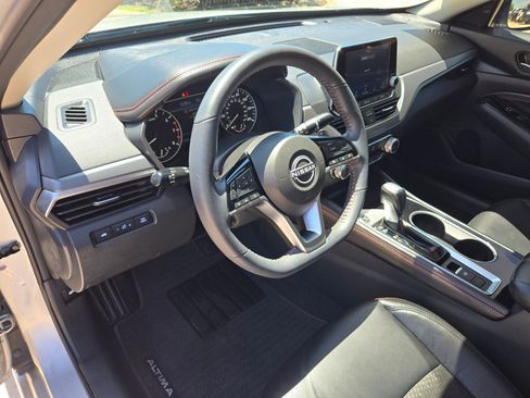 Used 2023 Nissan Altima 2.5 SR AWD/4WD image 10