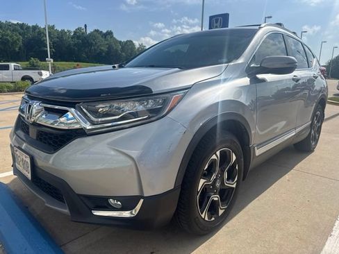 Used 2018 Honda CR-V Touring image 2