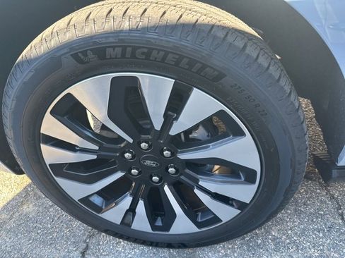 Used 2025 Ford Expedition Platinum w/ Driver's Package image 12