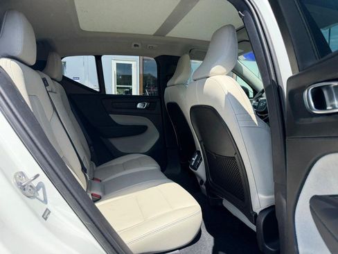 Certified 2023 Volvo XC40 B5 Ultimate w/ Protection Package Premier AWD/4WD image 11