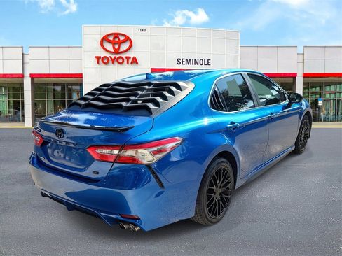 Used 2019 Toyota Camry SE image 3