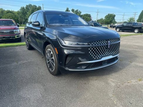 Used 2024 Lincoln Nautilus Reserve w/ Equipment Group 202A AWD/4WD image 2