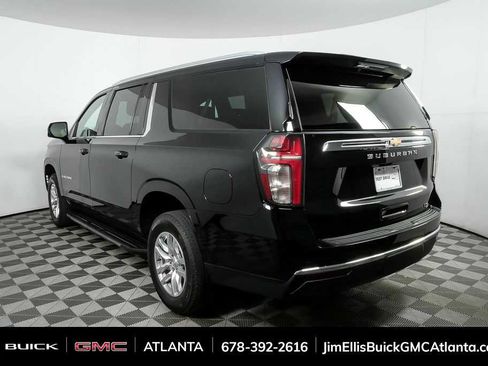 Used 2022 Chevrolet Suburban LT w/ Luxury Package image 3