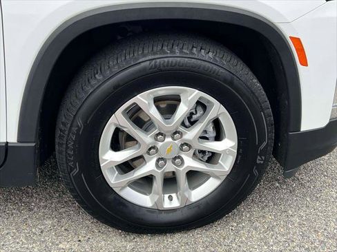 Used 2023 Chevrolet Traverse LS image 10